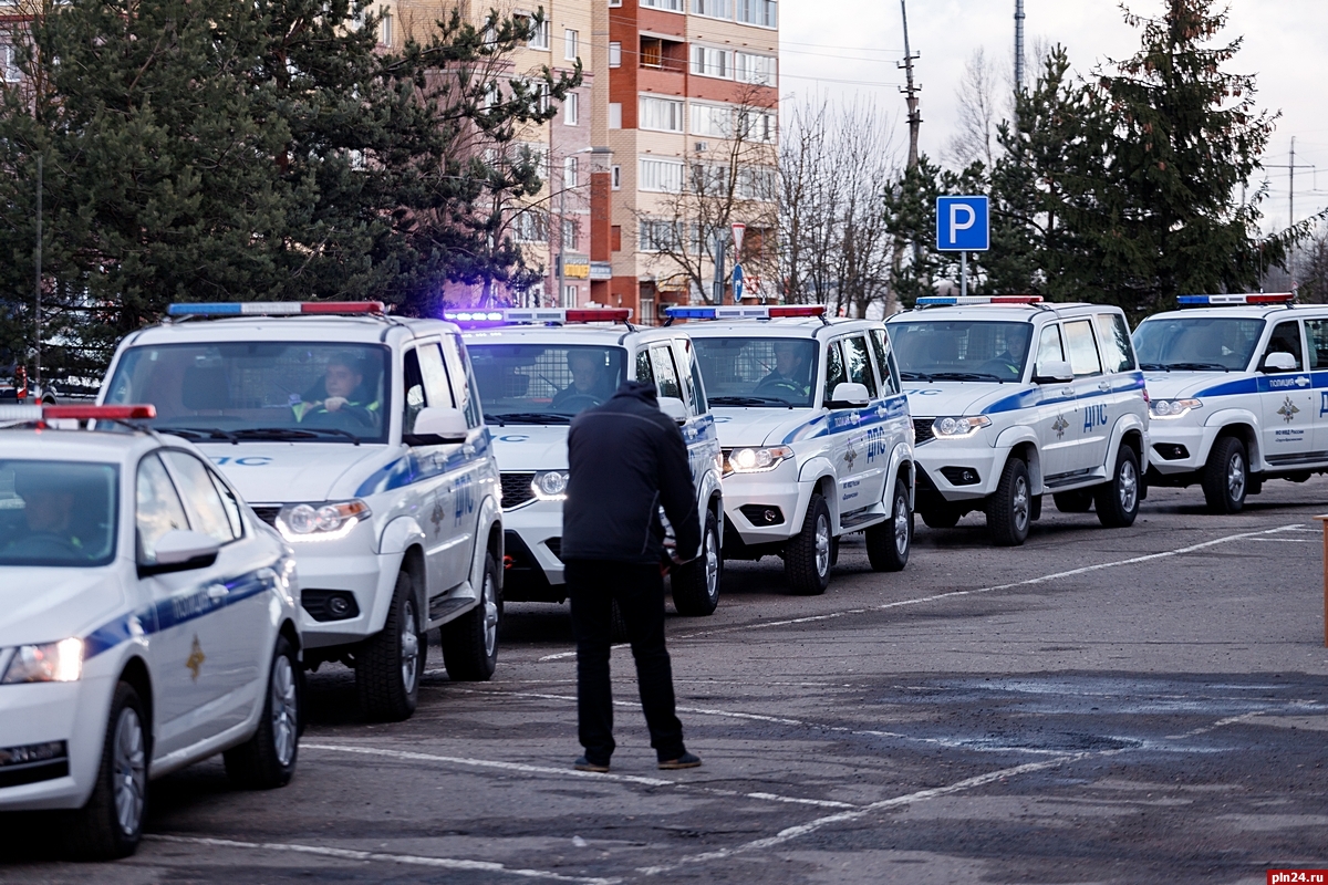 Дорожные полицейские Псковской области получили более 50 новых служебных  машин. ФОТО : Псковская Лента Новостей / ПЛН