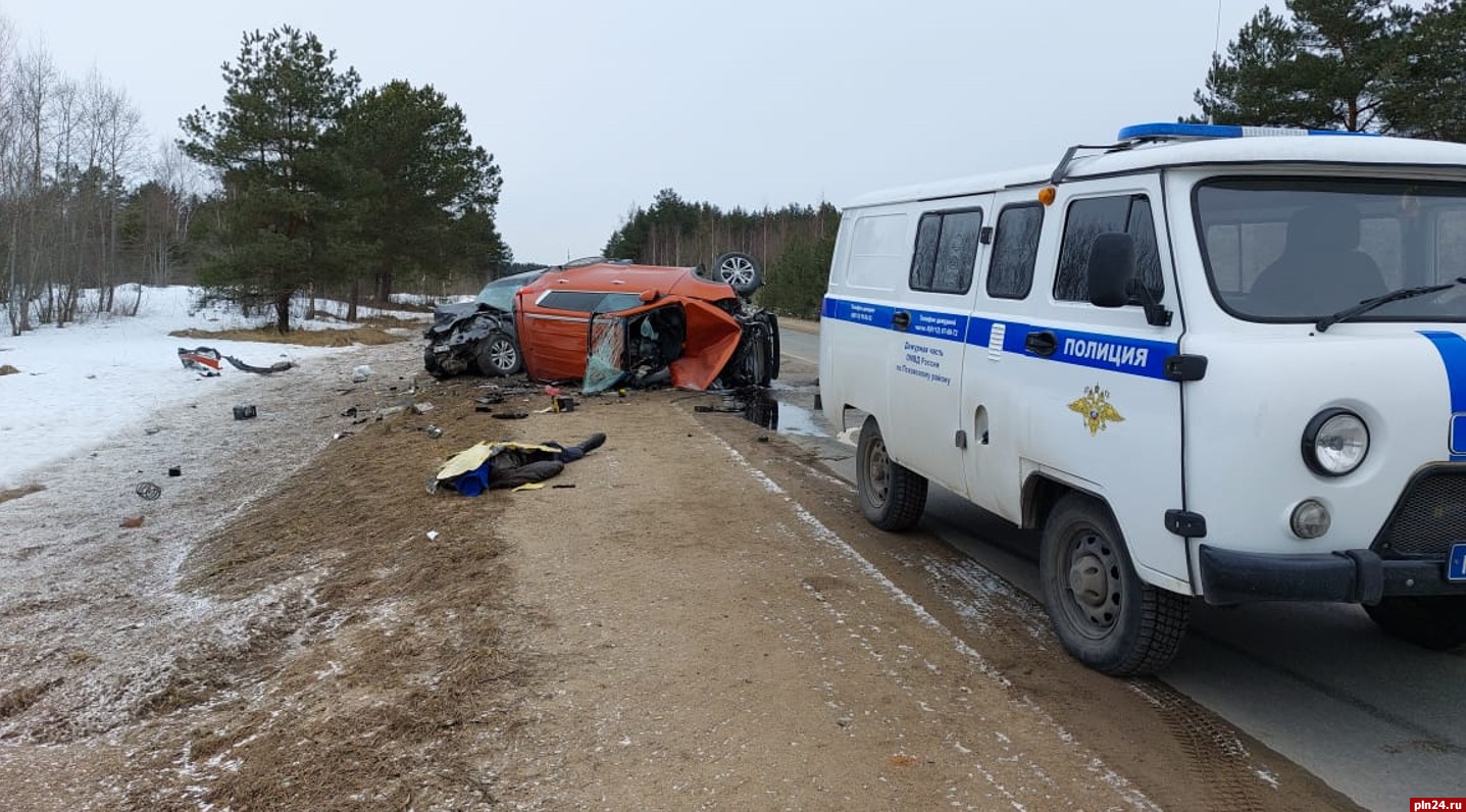 Опубликованы фотографии и видео с места смертельного ДТП в Псковском районе  : Псковская Лента Новостей / ПЛН