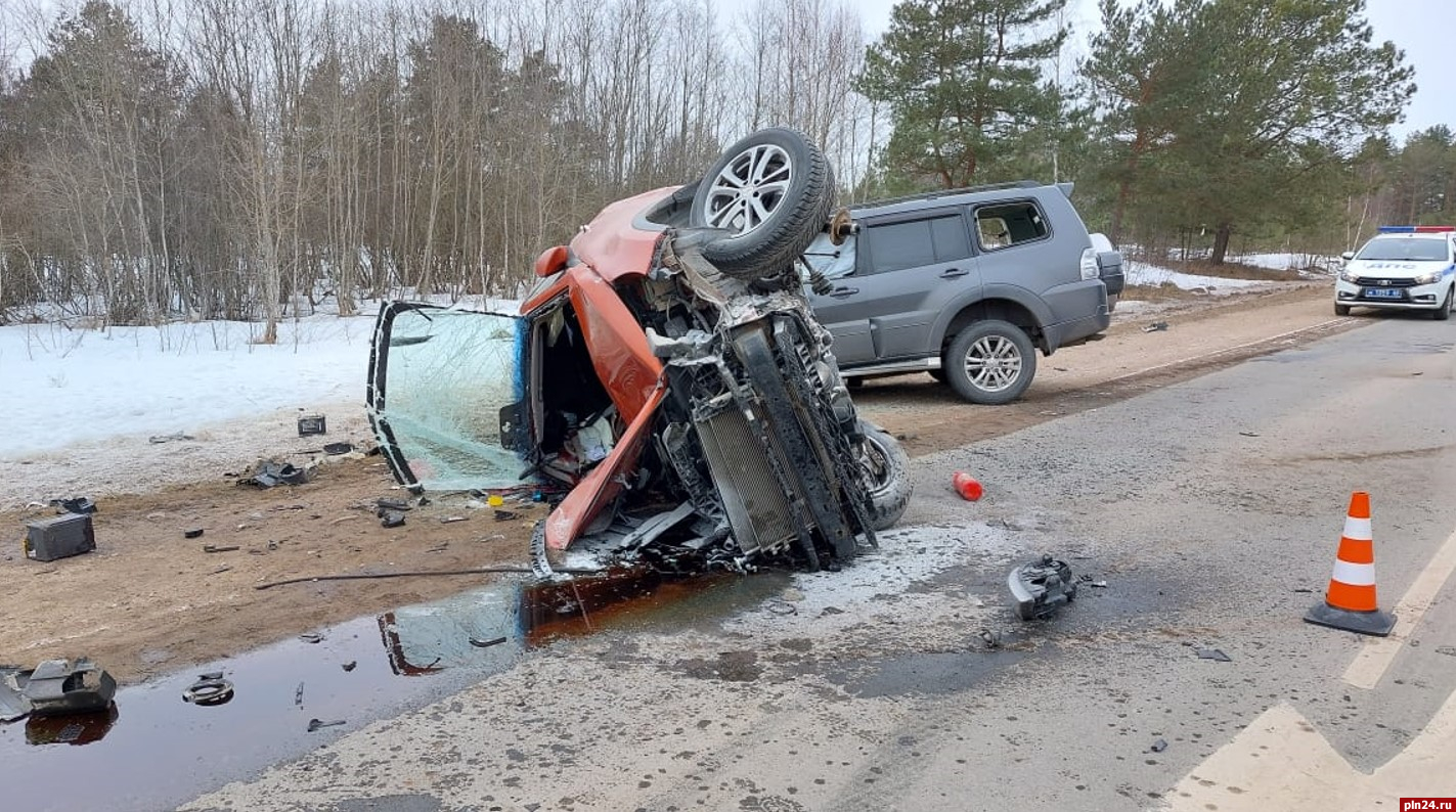 Опубликованы фотографии и видео с места смертельного ДТП в Псковском районе  : Псковская Лента Новостей / ПЛН