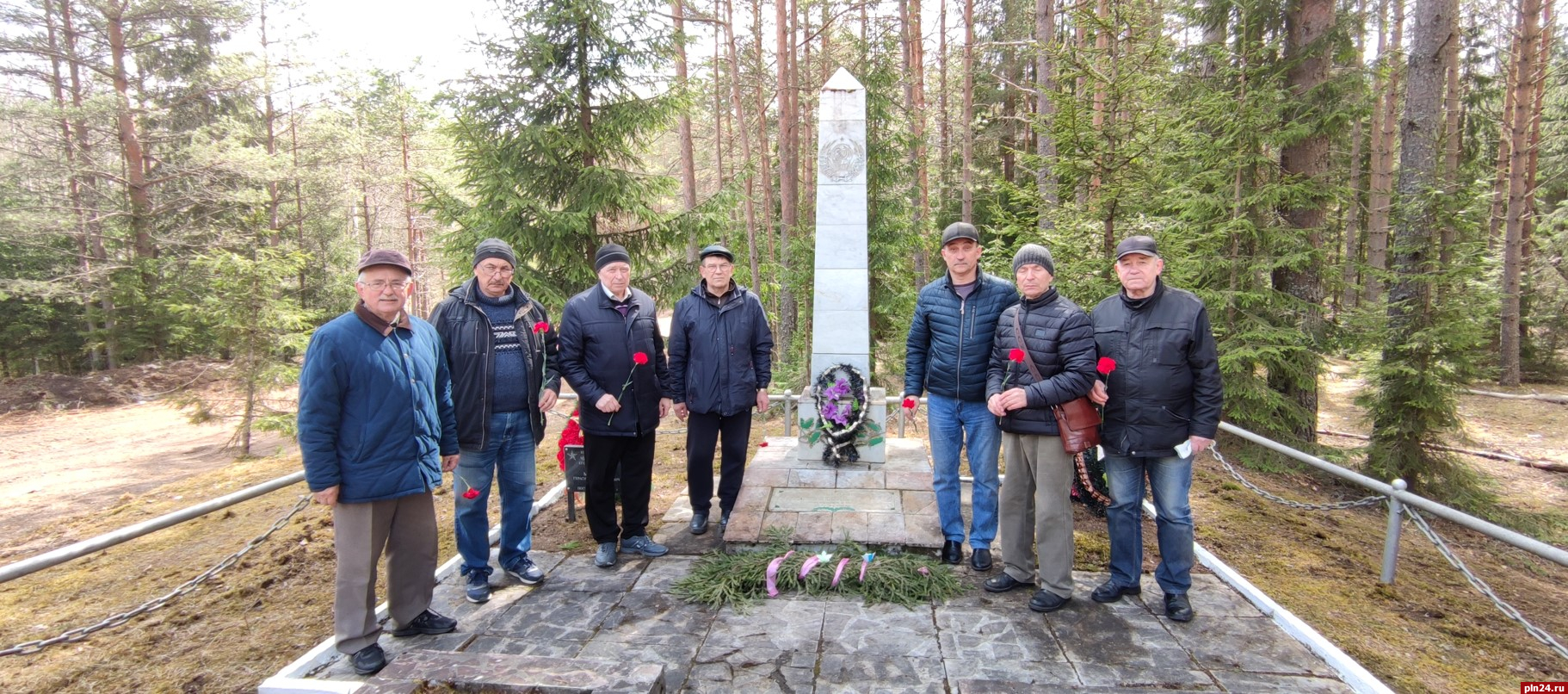 Территорию у памятника воинам-пограничникам благоустроили в  Стругокрасненском районе : Псковская Лента Новостей / ПЛН