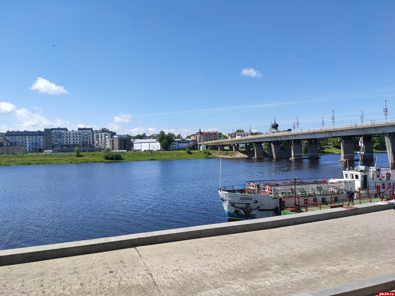 Фотофакт: Прогулочный теплоход вернулся в воды реки Великой в Пскове :  Псковская Лента Новостей / ПЛН