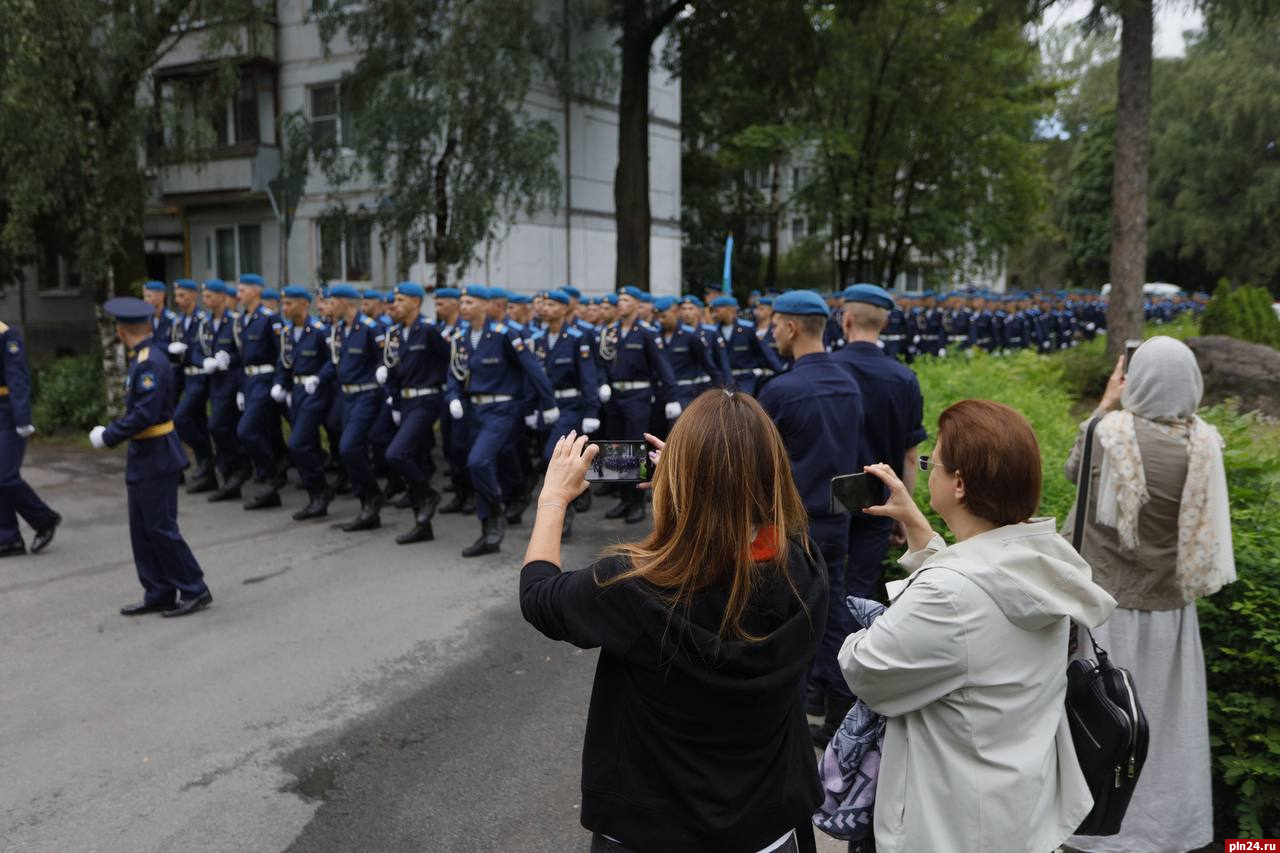 Сегодняшние новости пскова. Парад Псков ВДВ 2.08.22. Псков ВДВ мемориал. Псков парад десантников. Псков 2 августа 2022.