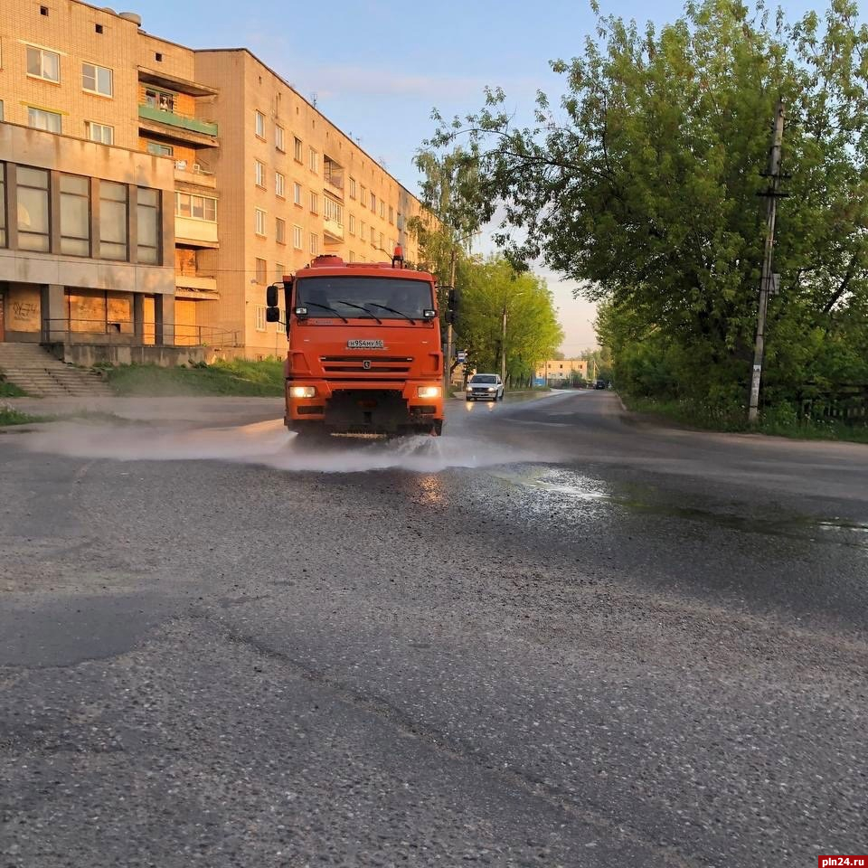 Отчет о работах по содержанию территории Великих Лук за день опубликовала  администрация : Псковская Лента Новостей / ПЛН