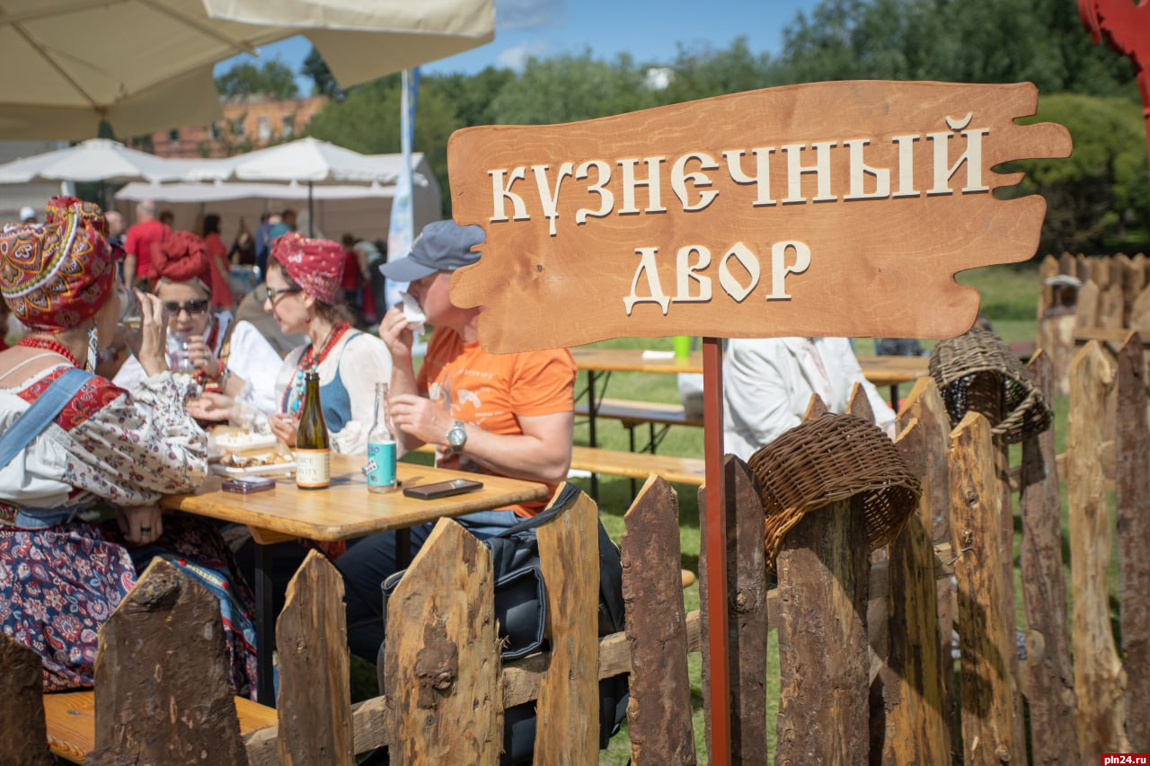 Площадка «Кузнечный двор» пользуется популярностью у псковичей. ФОТО :  Псковская Лента Новостей / ПЛН