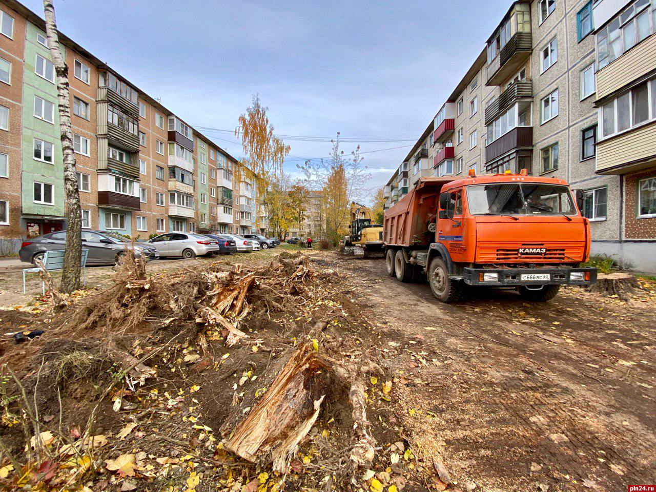 Два двора благоустраивают на Завеличье : Псковская Лента Новостей / ПЛН