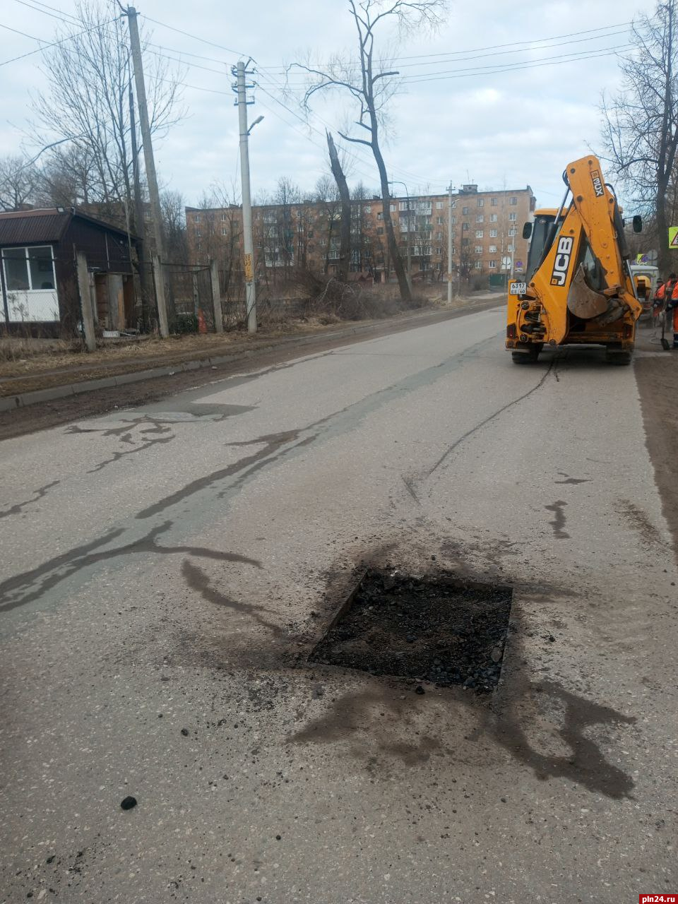 В Великих Луках продолжается весенняя генеральная уборка : Псковская Лента  Новостей / ПЛН