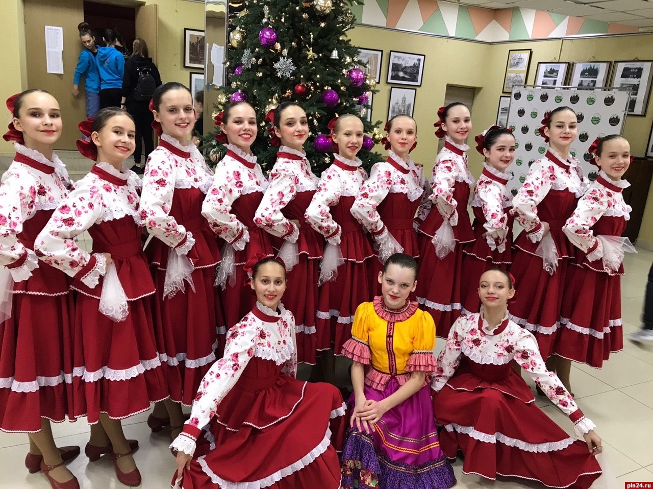 Танцевальный ансамбль солнышко. Детский ансамбль солнышко. Ансамбль солнышко таганрог. Солнышко в русском народном танцевальном коллективе. Детский ансамбль солнышко.