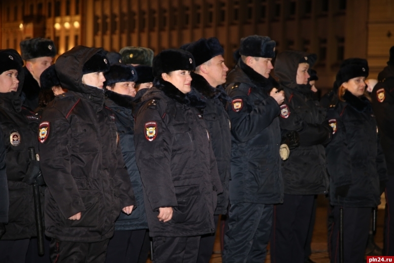 Девушка полицейский отдалась преступнику после отсоса: порно видео на svarga-bryansk.ru