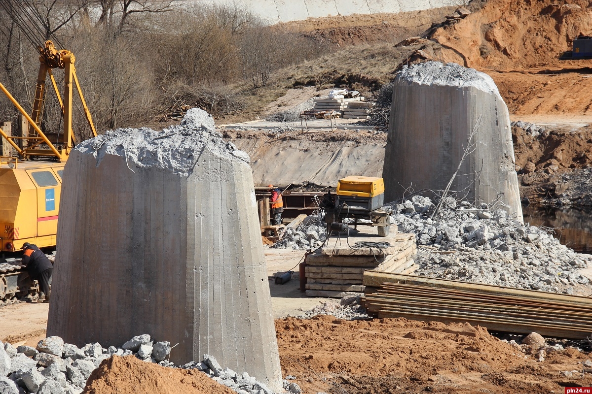 Полынковское кладбище тамбов. Стройка моста в барнауле. Демонтируя старый мост рабочие обнаружили. Демонтируя старый мост рабочие обнаружили. Тамбов мост на базарной.