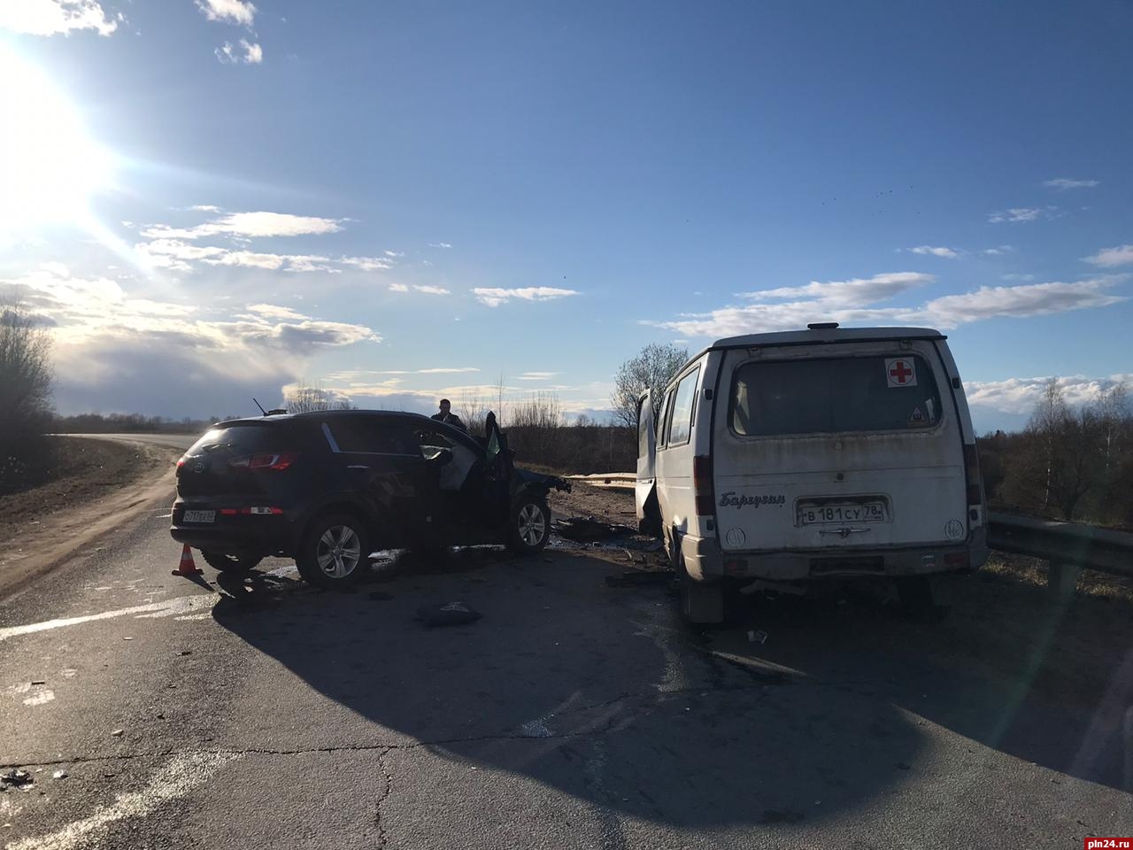 Один человек погиб и семь пострадали в ДТП на трассе Великие Луки-Новосокольники.  ФОТО : Псковская Лента Новостей / ПЛН