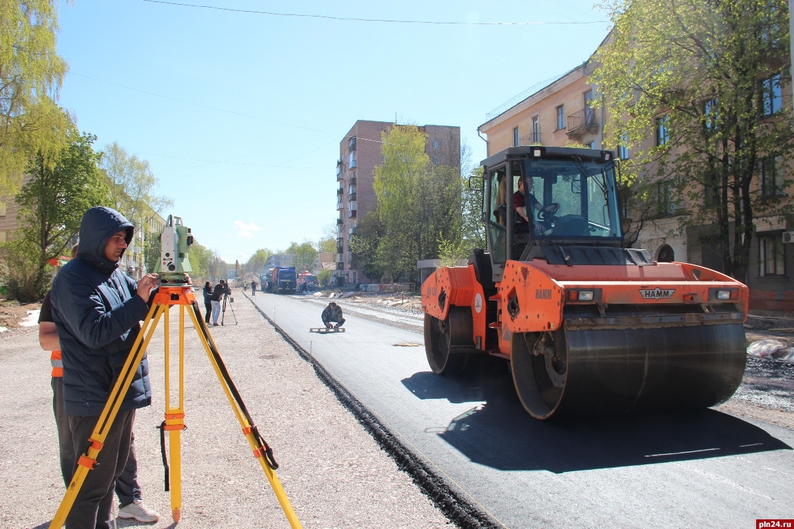 В Пскове приступили к асфальтированию улицы Яна Фабрициуса