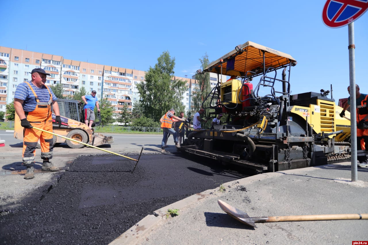 У автобусной остановки «улица Печорская» в Пскове устранили колейность :  Псковская Лента Новостей / ПЛН