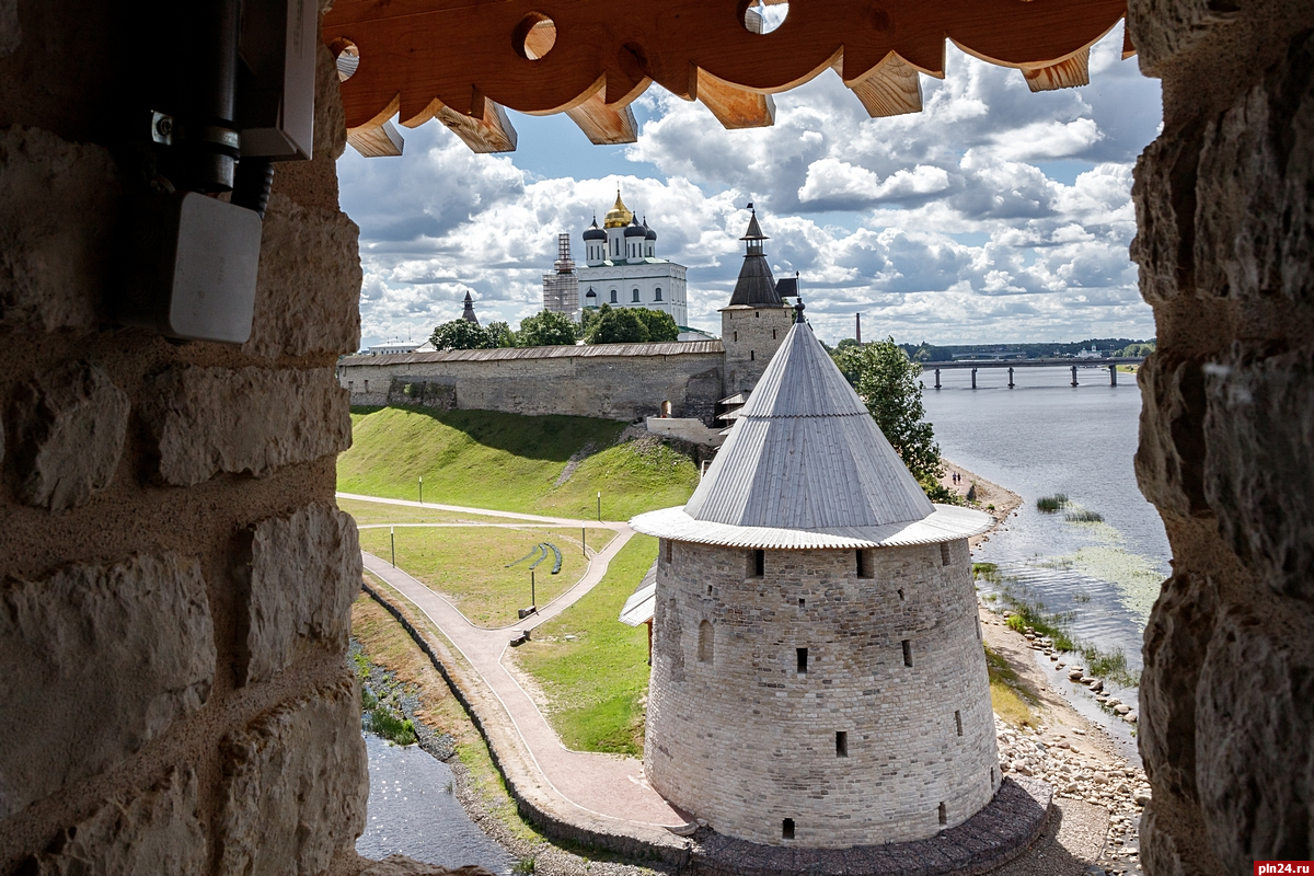 Псков 10 дней. Варламеевская башня Пскова. Варлаамовский угол Псков. Псковская крепость (Псковский Кремль). Варлаамовская башня Псковского Кремля.