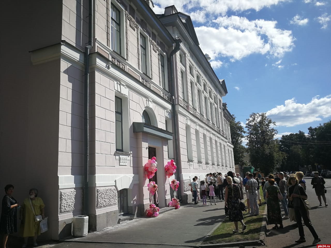 Общественная приемка обновленной музыкальной школы состоялась в Пскове.  ФОТО : Псковская Лента Новостей / ПЛН