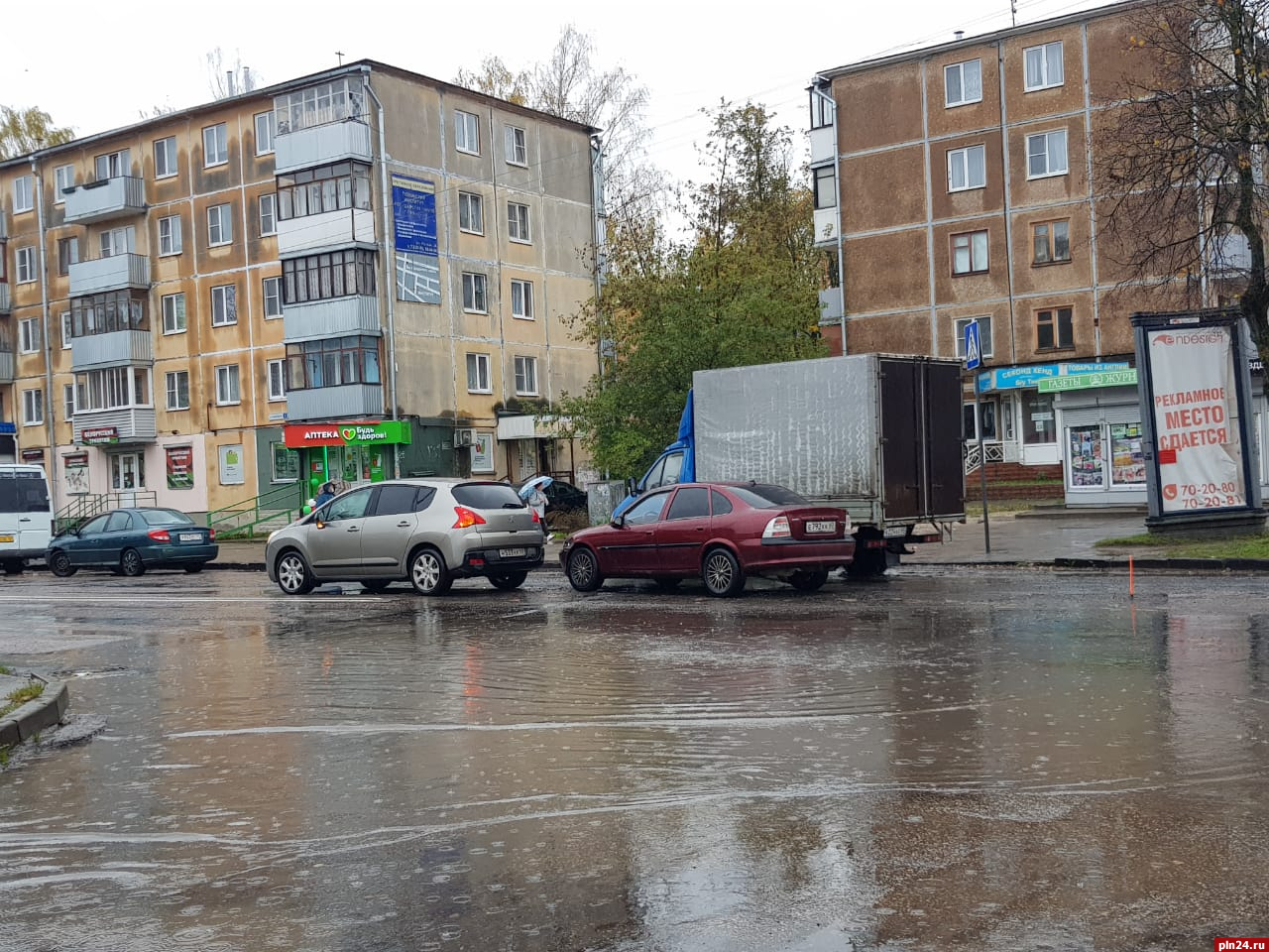 ДТП мешает движению на улице Фабрициуса в Пскове : Псковская Лента Новостей  / ПЛН