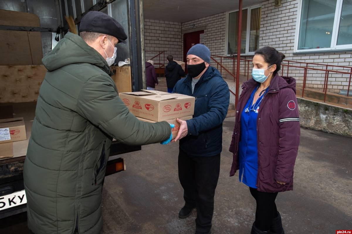 Бесплатные обеды начали получать работники скорой помощи в Великих Луках :  Псковская Лента Новостей / ПЛН