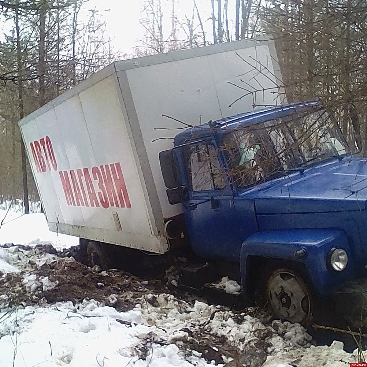 Самый страшный день - среда: водитель автолавки рассказал об ужасах  бездорожья в Гдовском районе : Псковская Лента Новостей / ПЛН