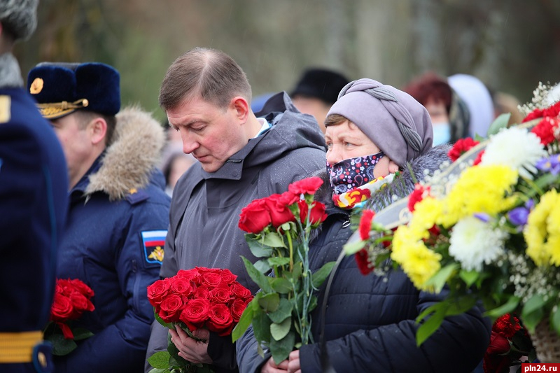 Отдать дать памяти. Траурный митинг в годовщину. Траурный митинг военный в зале. Фонд памяти 6-й роты Евтюхина. Траурный митинг ля КУВР.