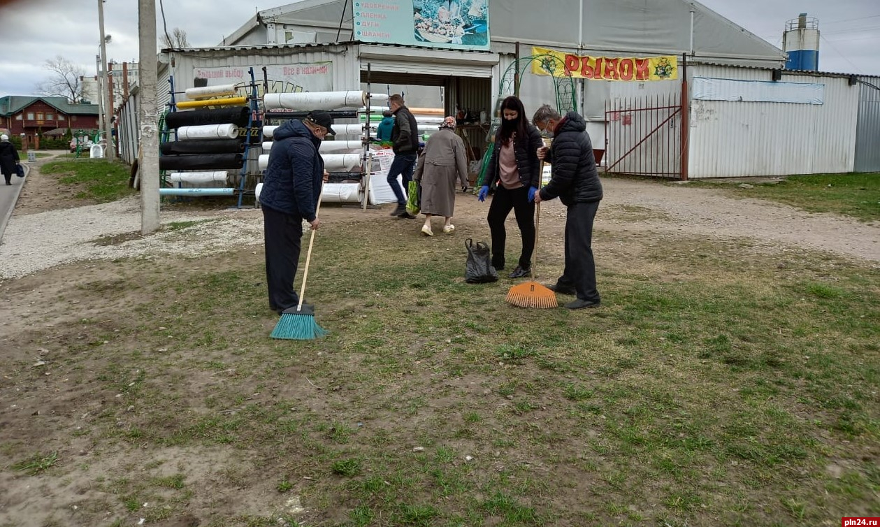 Коллектив «Снежинки» навел порядок на городском рынке на Запсковье :  Псковская Лента Новостей / ПЛН