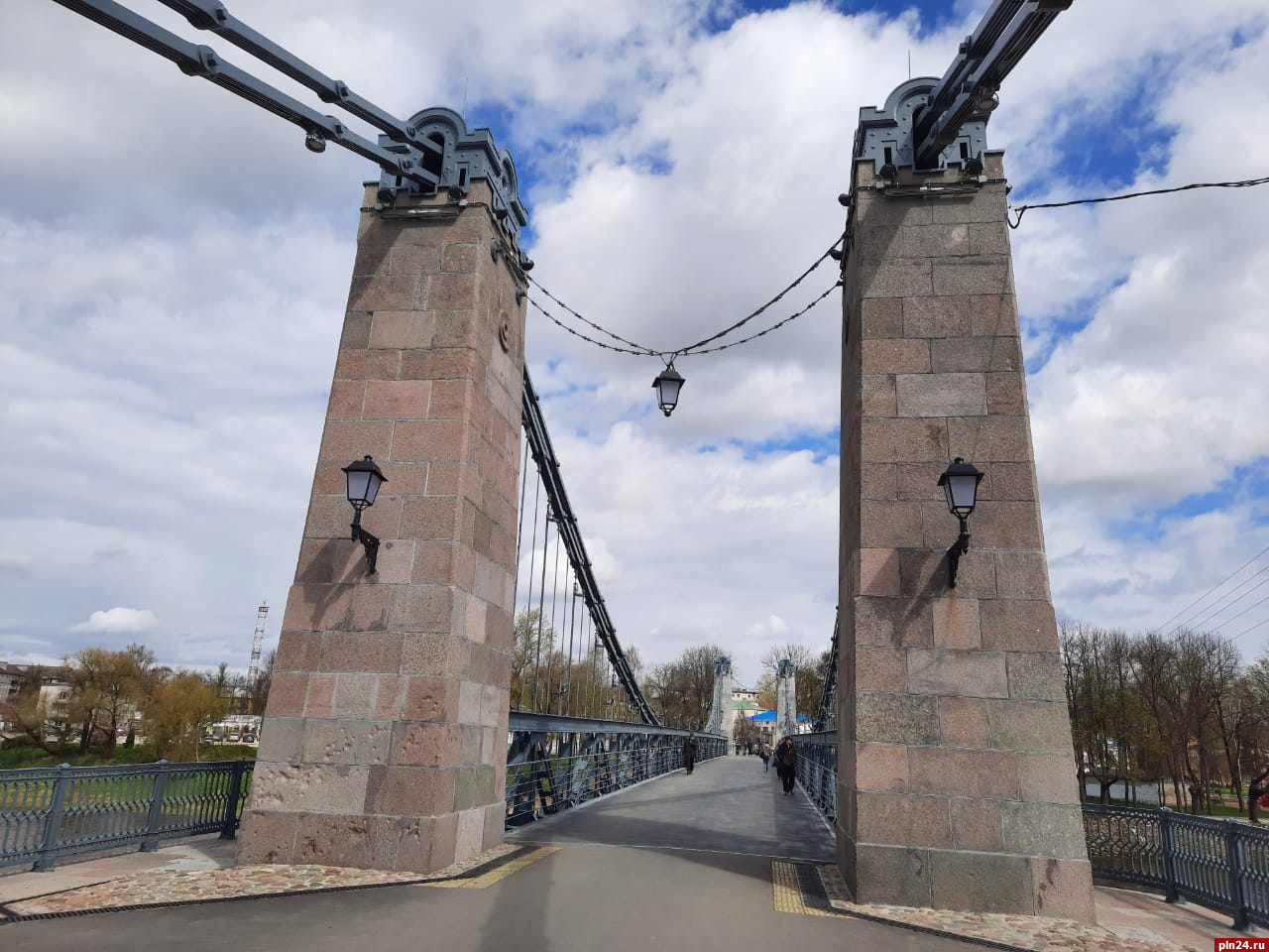 В Острове прошла приемка ремонтных работ на цепных мостах : Псковская Лента  Новостей / ПЛН