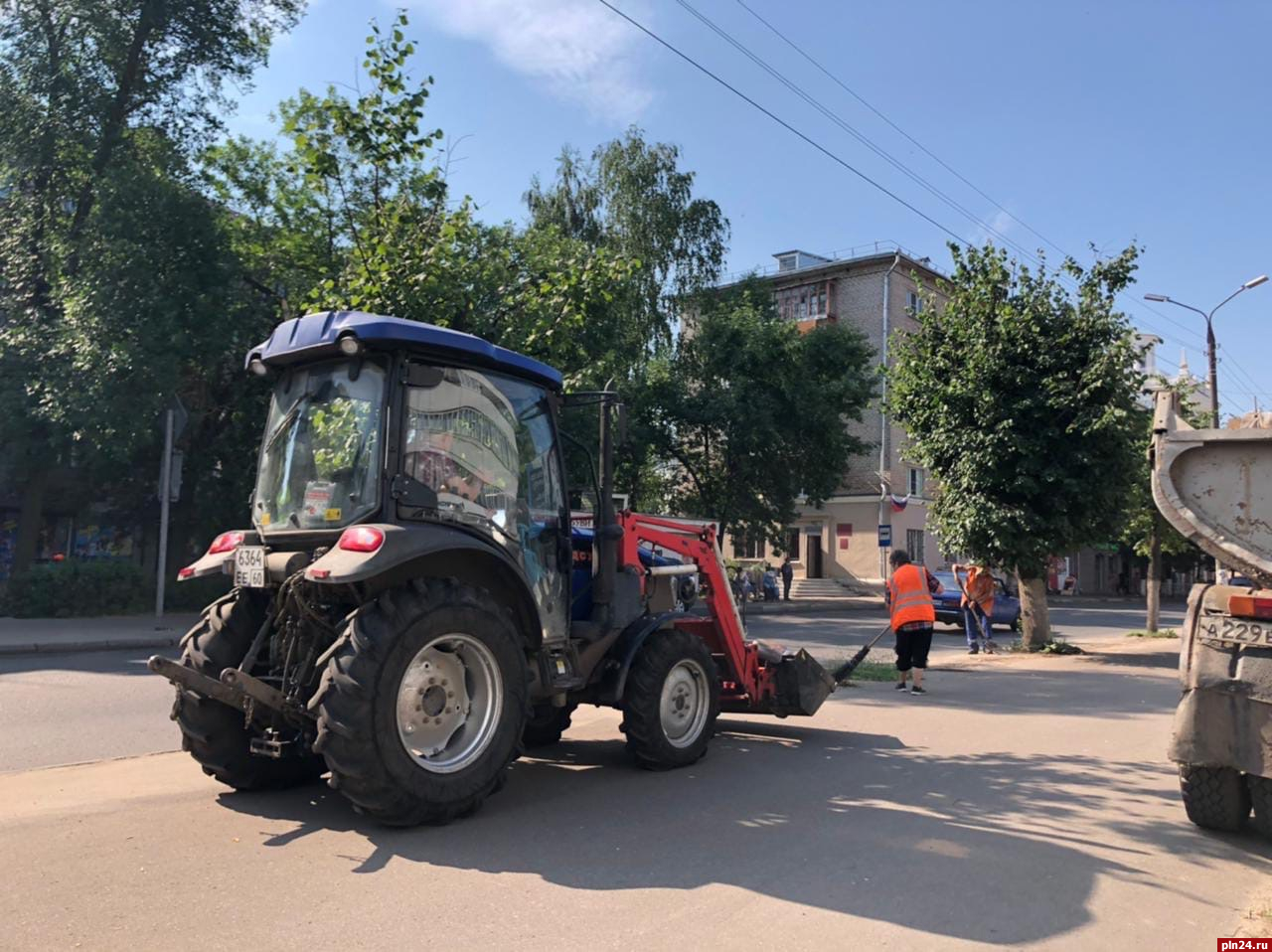 Последствия урагана продолжают устранять в Великих Луках : Псковская Лента  Новостей / ПЛН