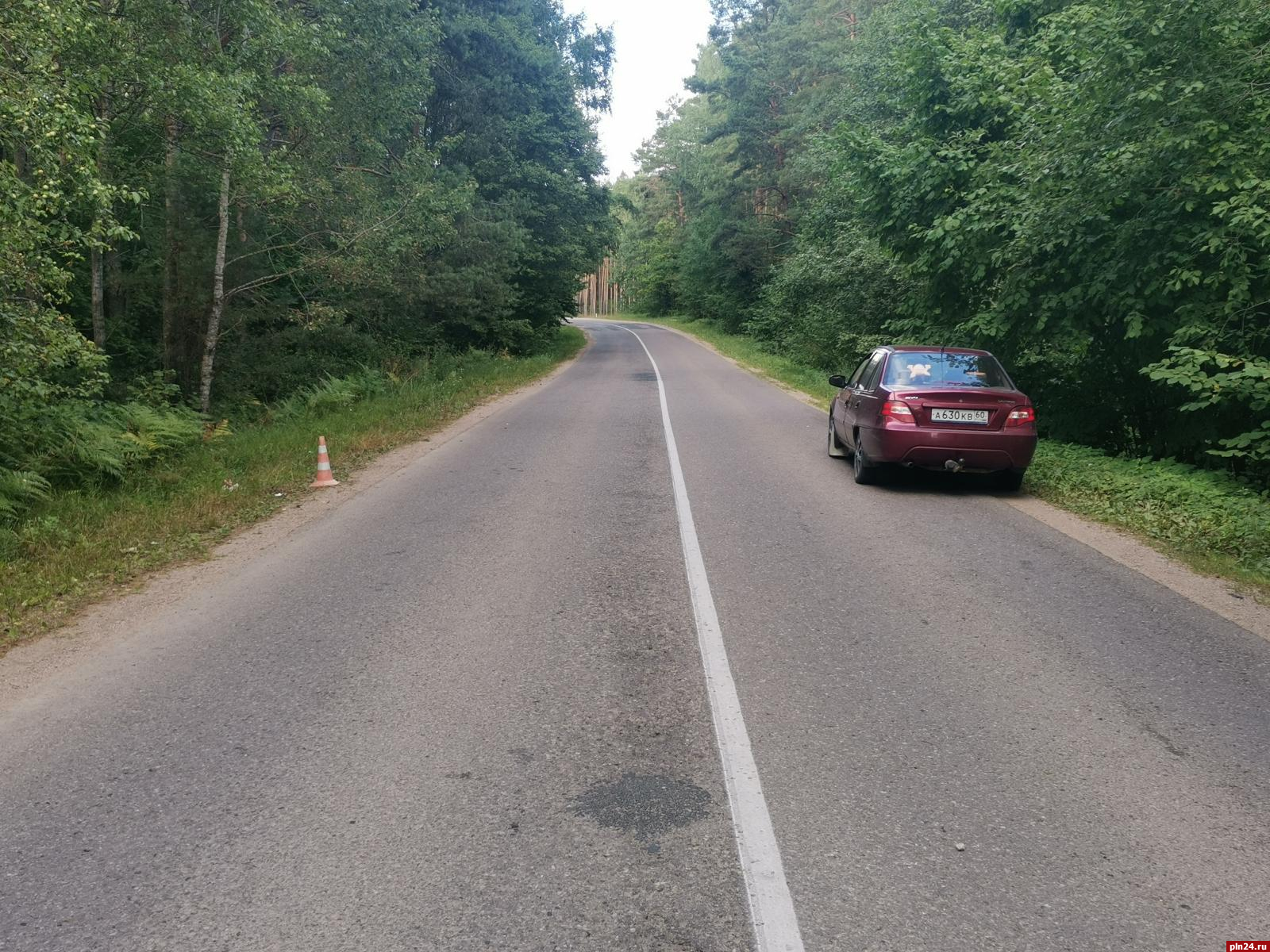 В Островском районе пассажир выпал из автомобиля на дорогу и сломал череп :  Псковская Лента Новостей / ПЛН