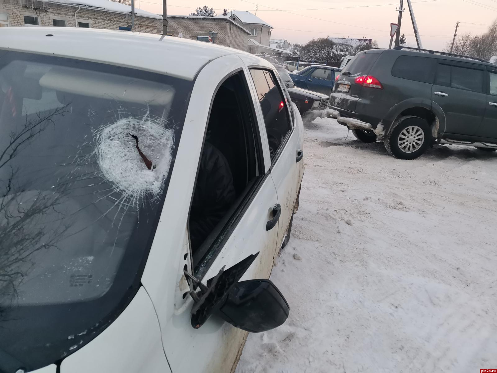 В Порхове пешеход без светоотражающих элементов попала под колеса  автомобиля : Псковская Лента Новостей / ПЛН