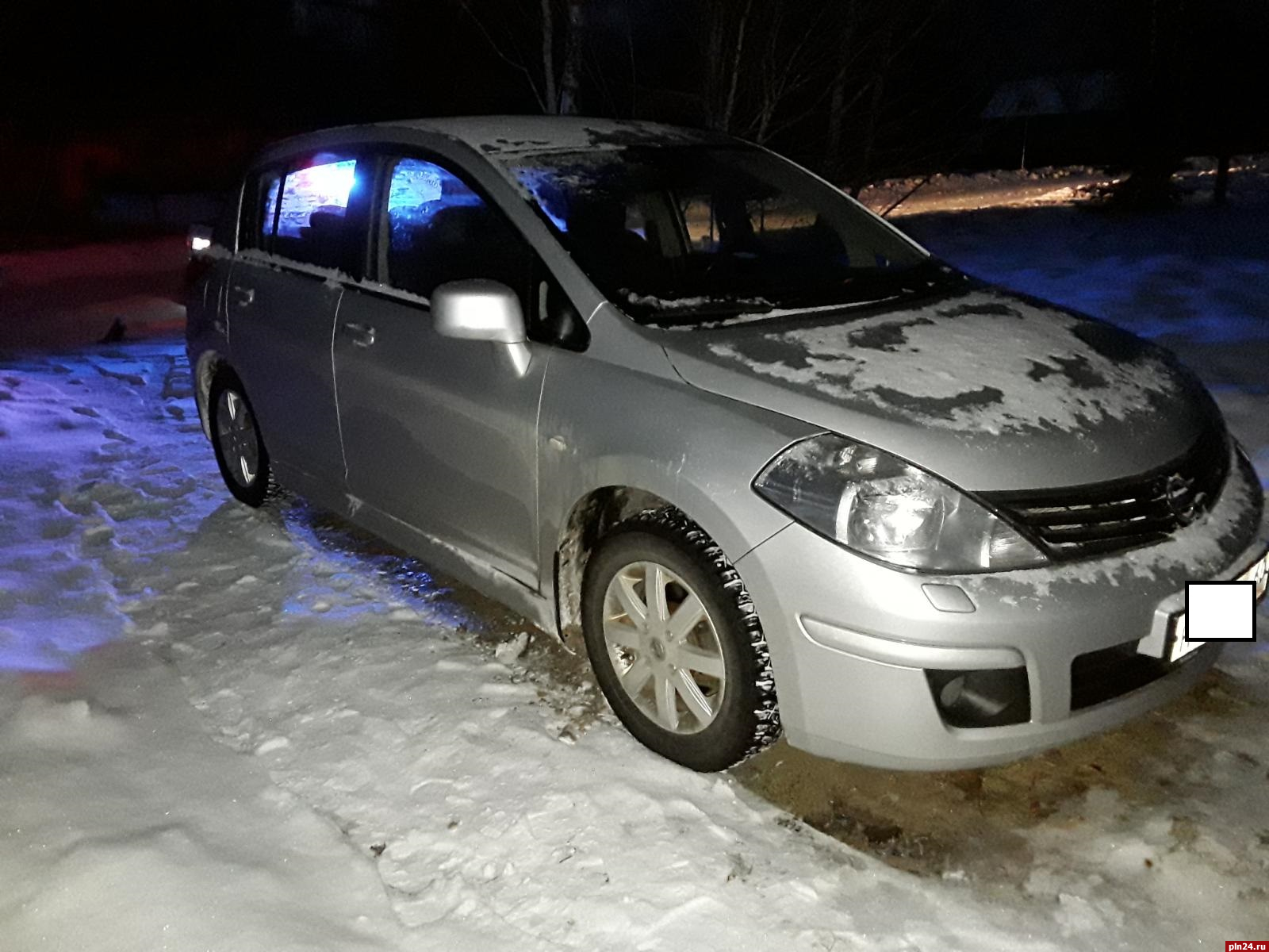 Женщина в Себежском районе шла по центру дороги и попала под колеса  автомобиля : Псковская Лента Новостей / ПЛН