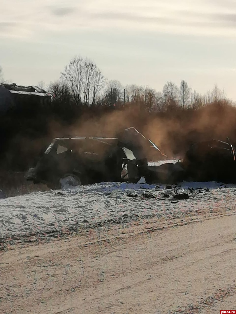 Пассажирка легкового автомобиля погибла в ДТП в Островском районе. ФОТО :  Псковская Лента Новостей / ПЛН