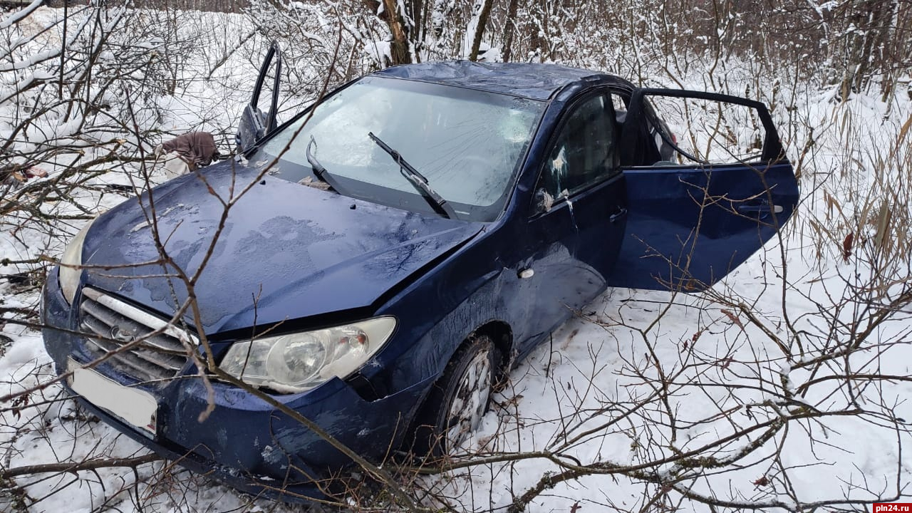 Женщина попала в ДТП в Псковском районе, в машине были два ребенка :  Псковская Лента Новостей / ПЛН