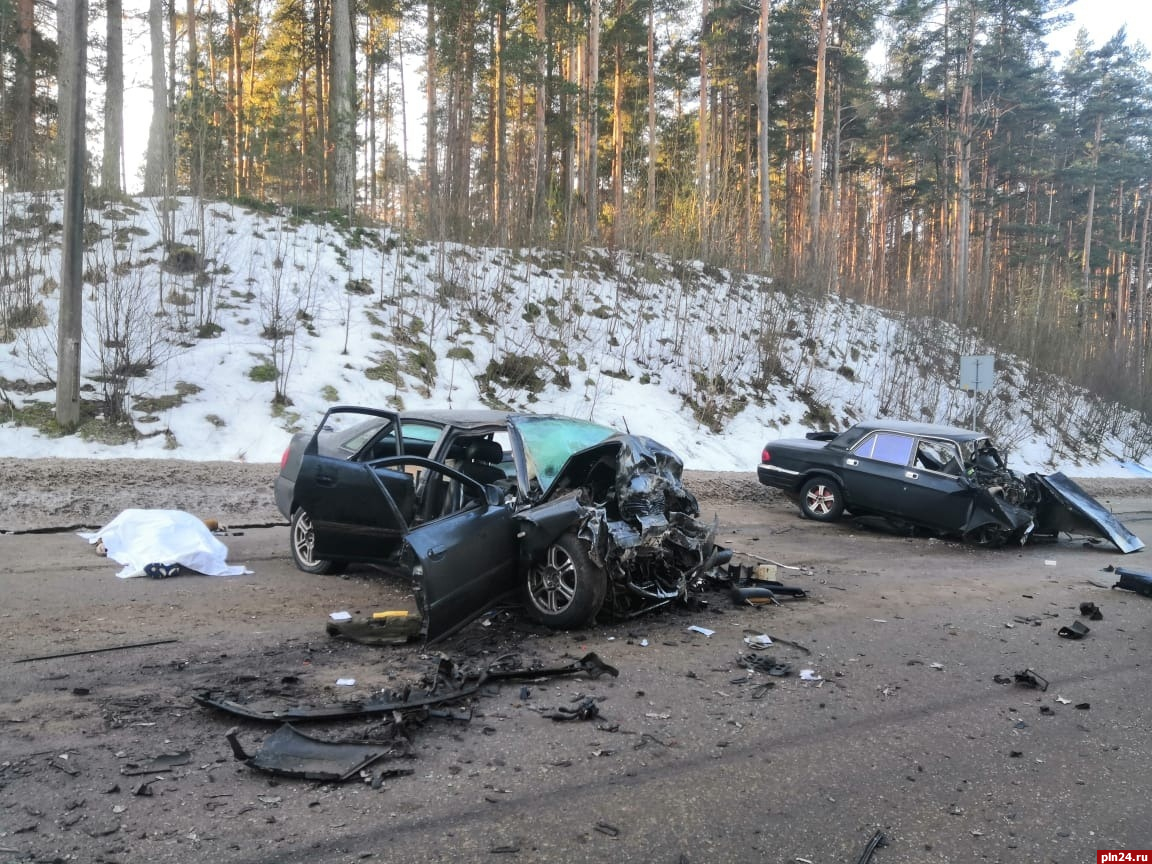 Трое мужчин и две женщины погибли в ДТП в Печорах. ФОТО : Псковская Лента  Новостей / ПЛН