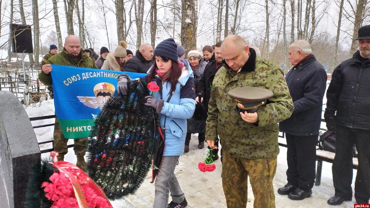 В Великих Луках открыли памятник герою-десантнику Сергею Шикову : Псковская  Лента Новостей / ПЛН