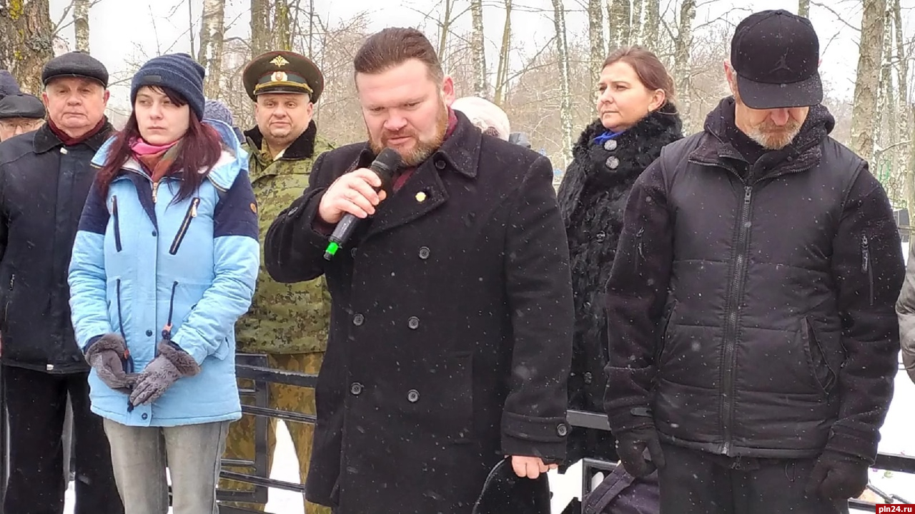 В Великих Луках открыли памятник герою-десантнику Сергею Шикову : Псковская  Лента Новостей / ПЛН