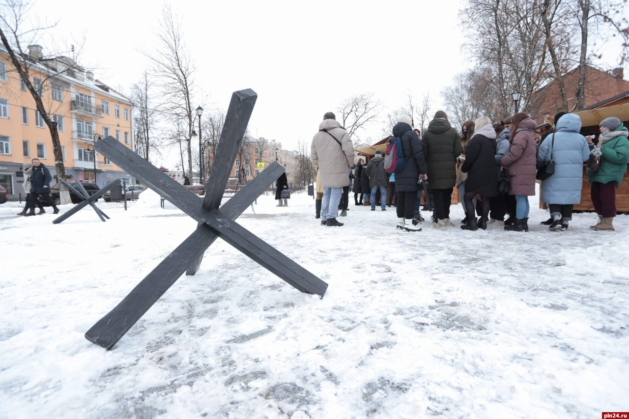 Акция к 78-летию освобождения блокадного Ленинграда состоялась в Пскове.  ФОТО : Псковская Лента Новостей / ПЛН