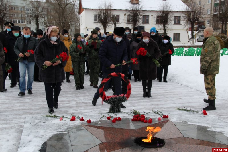 Знакомства Новосокольники для лёгких отношений с девушками и незамужними женщинами