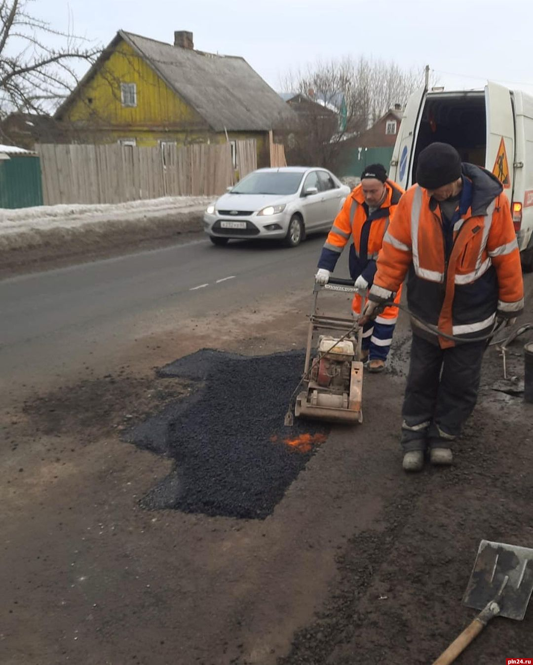 В Пскове продолжается ямочный ремонт дорог : Псковская Лента Новостей / ПЛН