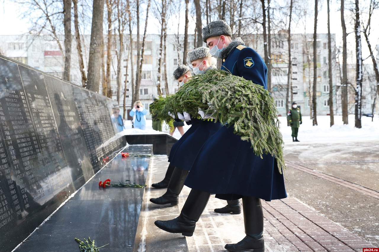 Память воинов-афганцев чтут в России 15 февраля : Псковская Лента Новостей  / ПЛН