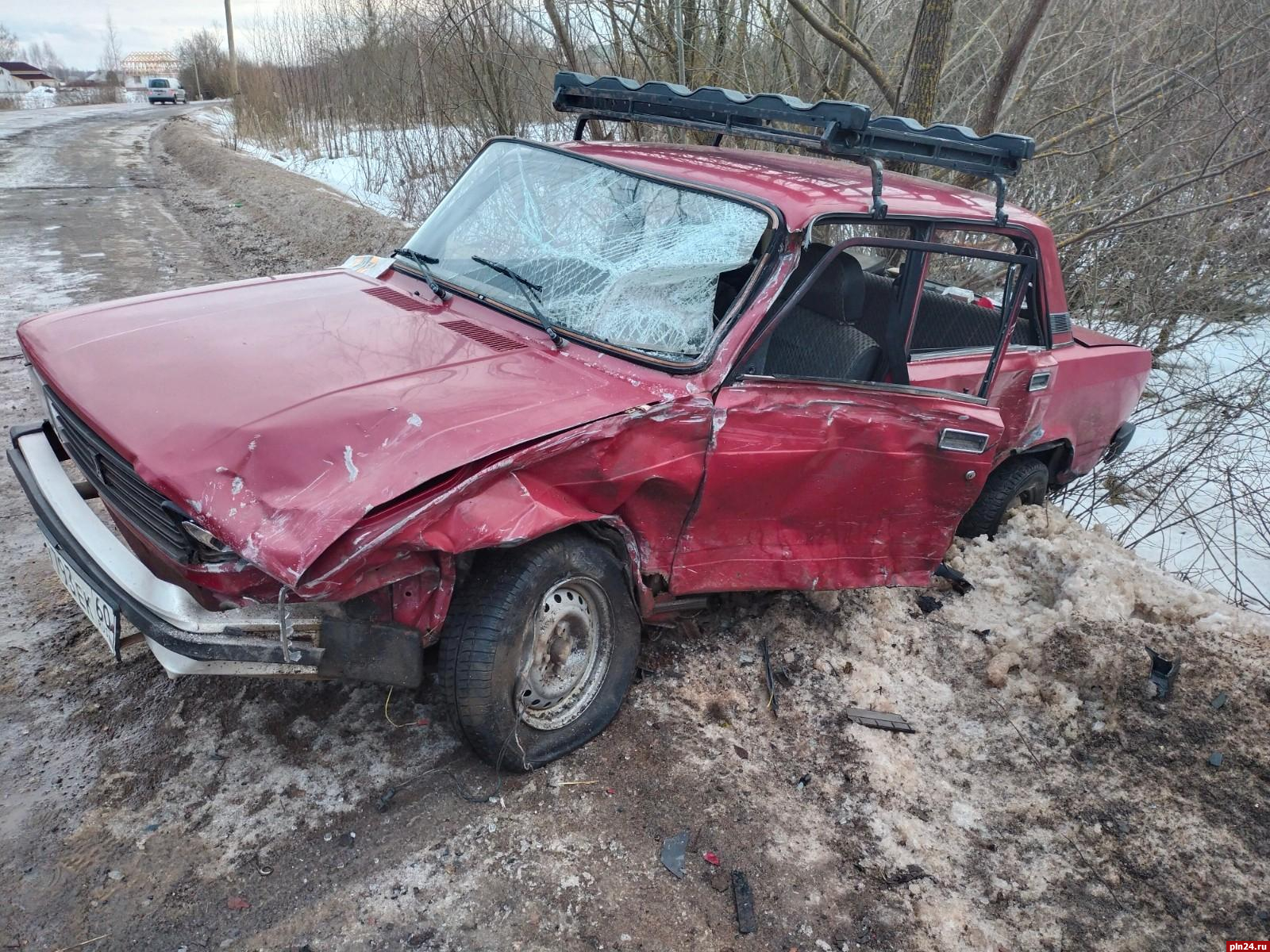 Водителя ВАЗа госпитализировали после ДТП на дороге Великие Луки -  Подберезье : Псковская Лента Новостей / ПЛН