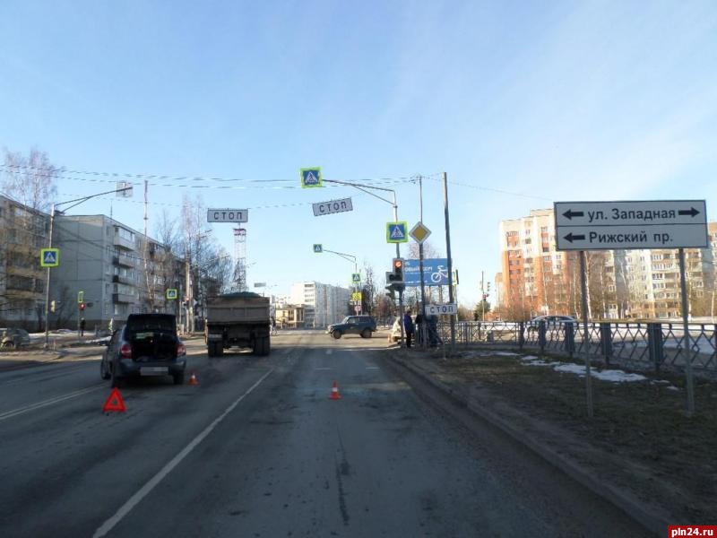 Перекресток читать без регистрации. Перекресток 4 дорог. Четыре перекрестка фото. Ветеранов 169к4 перекресток. Перекресток 7 дорог.