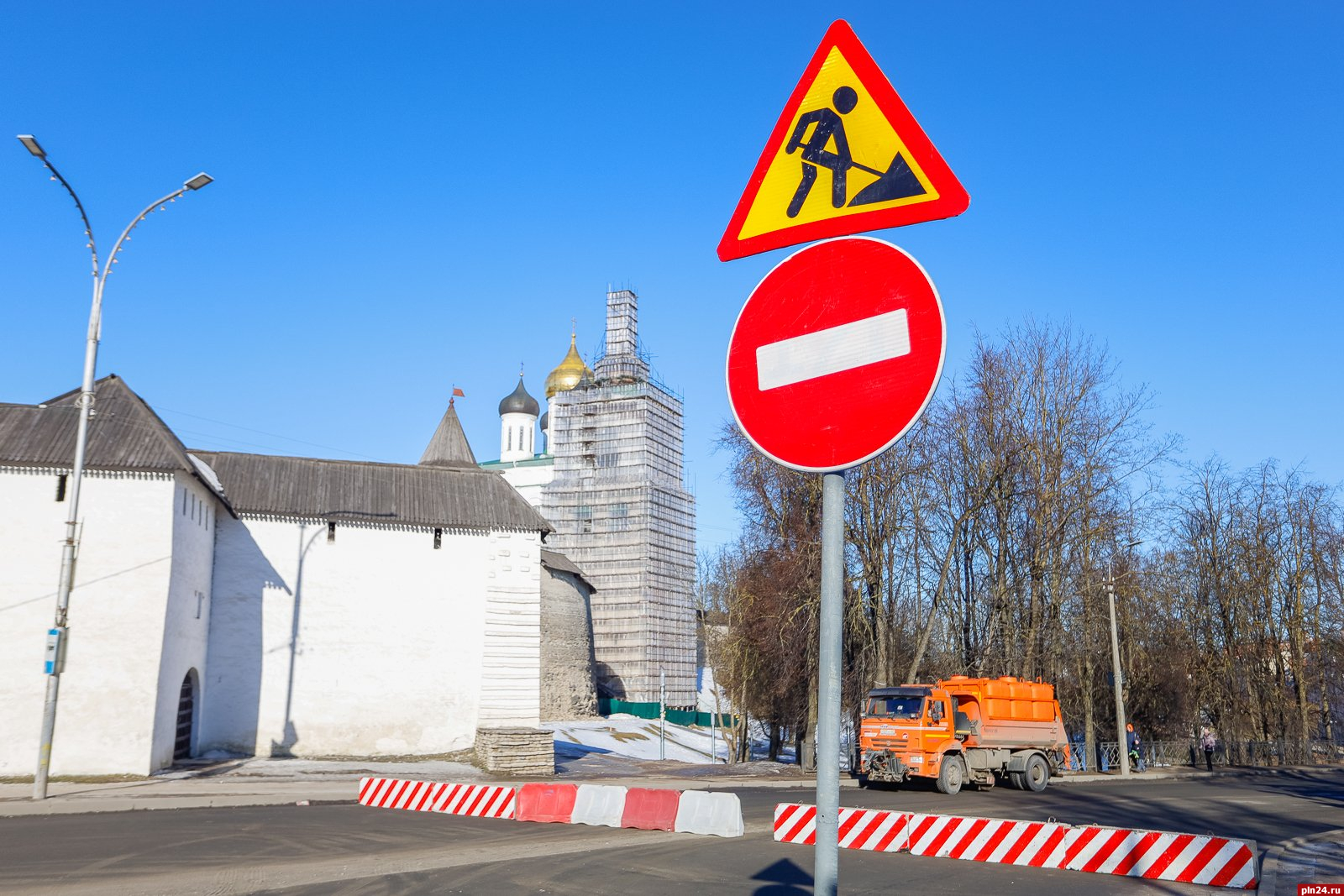 Псковичка просит отменить закрытие Троицкого моста из-за изменения  экономической ситуации : Псковская Лента Новостей / ПЛН