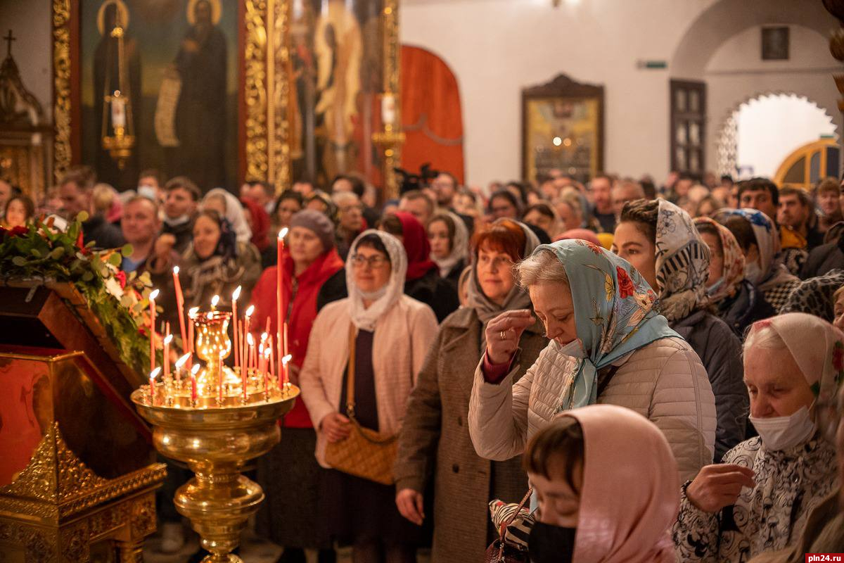 Как псковские випы отметили Пасху : Псковская Лента Новостей / ПЛН