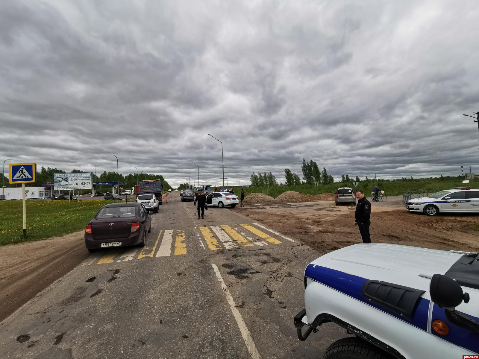 Появились фотографии с места ДТП, в котором пострадали дедовичские школьницы