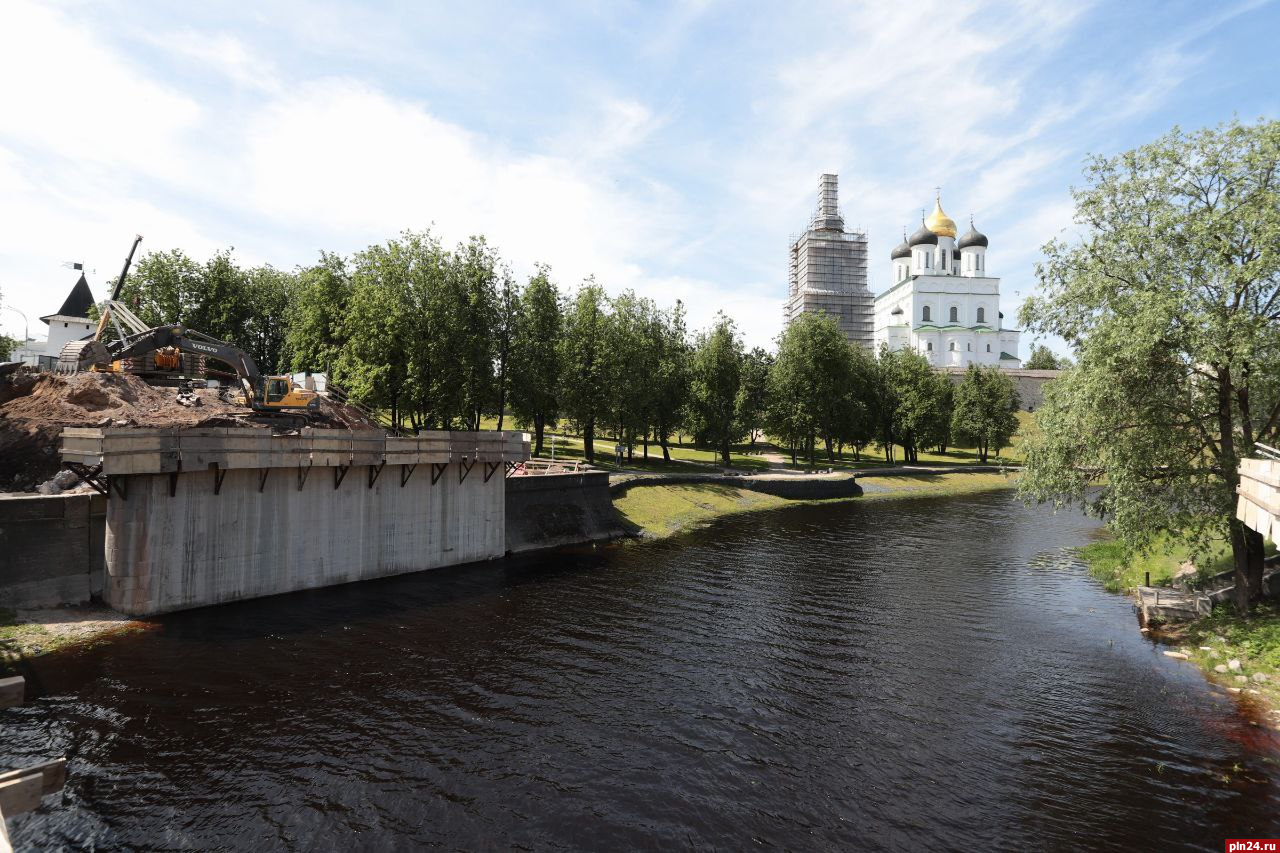 Сегодняшний псков. Псков Троицкий мост 2023. Троицкий мост Псков. Троицкий мост Псков стройка. ГТРК Троицкий мост Псков.