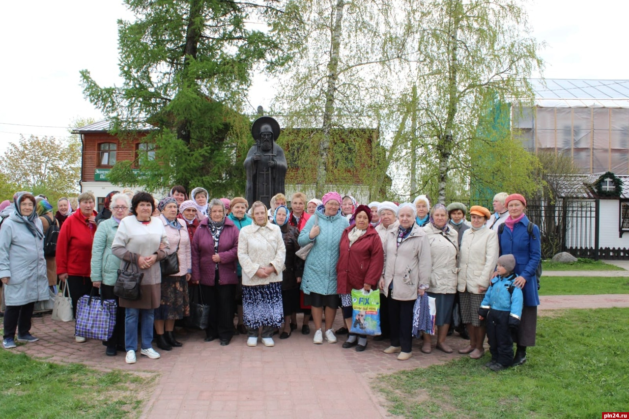 Прихожане из Острова совершили паломничество в Псково-Печерский монастырь :  Псковская Лента Новостей / ПЛН