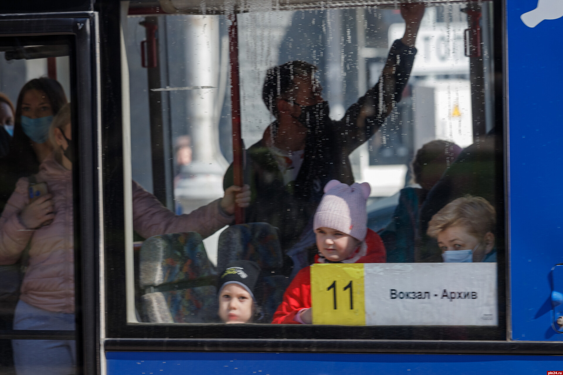 Полиция ищет очевидцев падения псковской пенсионерки в автобусе : Псковская  Лента Новостей / ПЛН