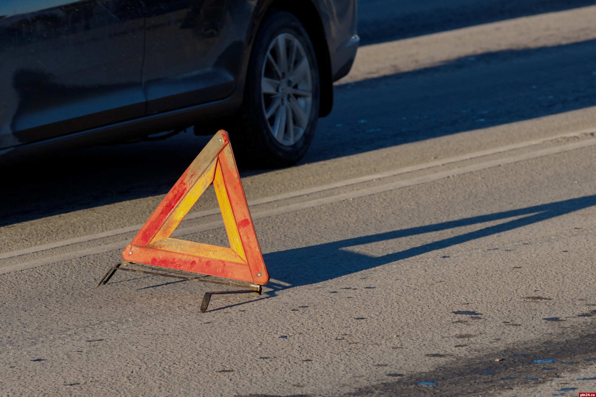 В Гдове подросток на велосипеде врезался в автомобиль : Псковская Лента  Новостей / ПЛН