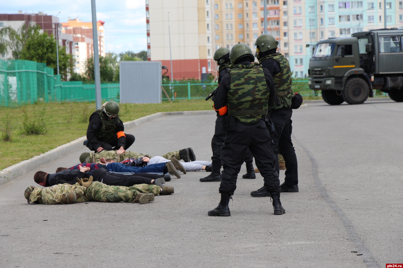 В псковской инфекционке нейтрализовали «террористов» : Псковская Лента  Новостей / ПЛН