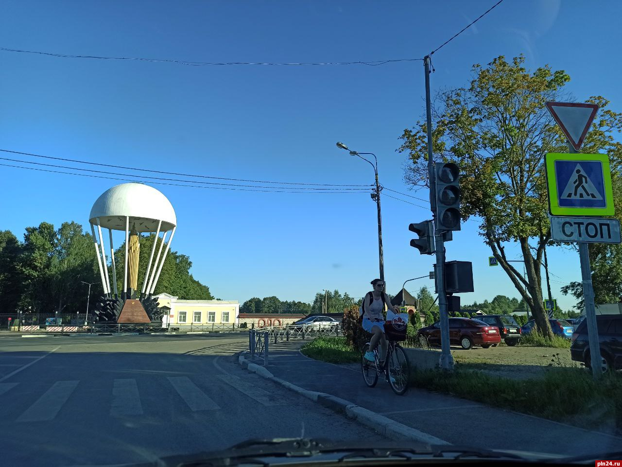 У памятника «Купол» в Черехе не работает светофор : Псковская Лента  Новостей / ПЛН