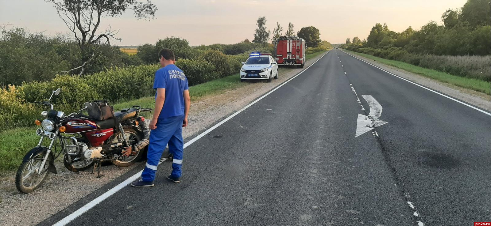 Из-за взрыва колеса мопеда в Островском районе пострадали два человека