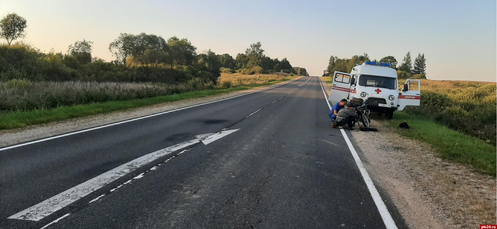 Из-за взрыва колеса мопеда в Островском районе пострадали два человека